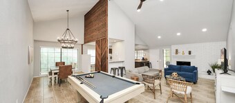 3 King Beds Single Story Home that Sleeps 6 with Pool Table 3BR & 2Bath