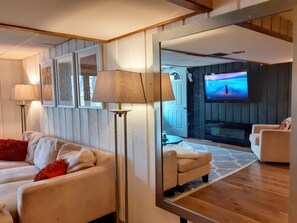 Interior - Wisconsin Treehouse Getaway! (Racine)