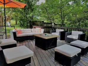 Terrace/patio - Wisconsin Treehouse Getaway! (Racine)