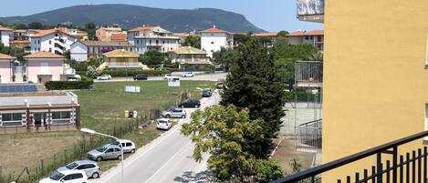 المنطقة المحيطة بالمنشأة