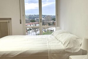 4 bedrooms, bed sheets - M161 - Marcelli, ampio quadrilocale a due passi dal mare (Marcelli)