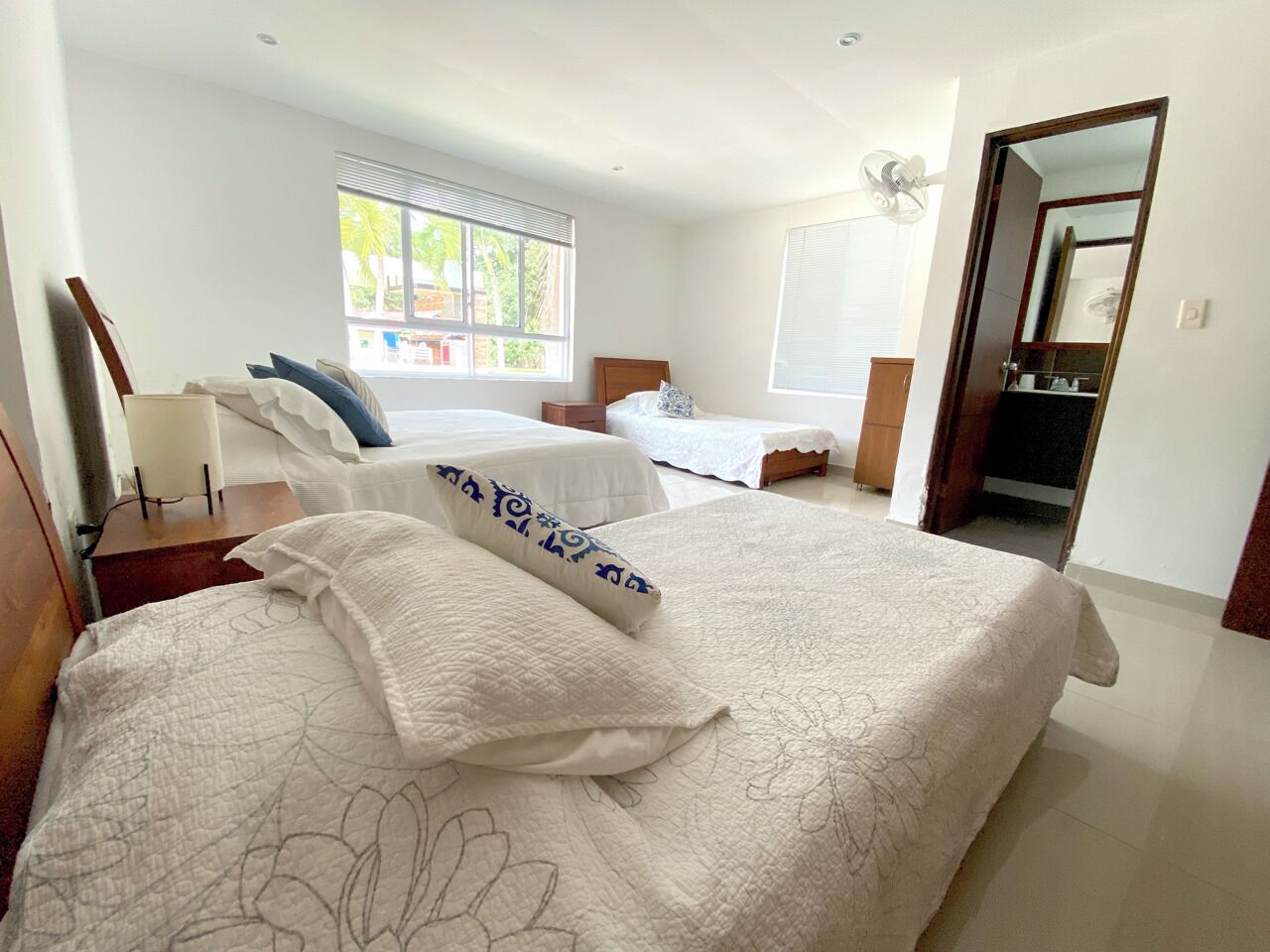 4 chambres, fer et planche à repasser, Wi-Fi gratuit, draps fournis