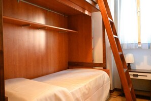 2 makuuhuonetta, vuodevaatteet