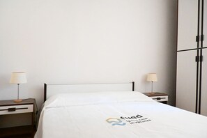 2 bedrooms, bed sheets - N040 - Numana, three-room apartment a stone's throw from the center (Numana)