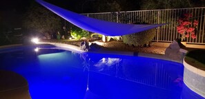 Piscina a l'aire lliure i piscina climatitzada 