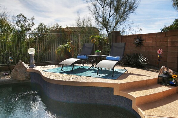 Alberca al aire libre y alberca climatizada