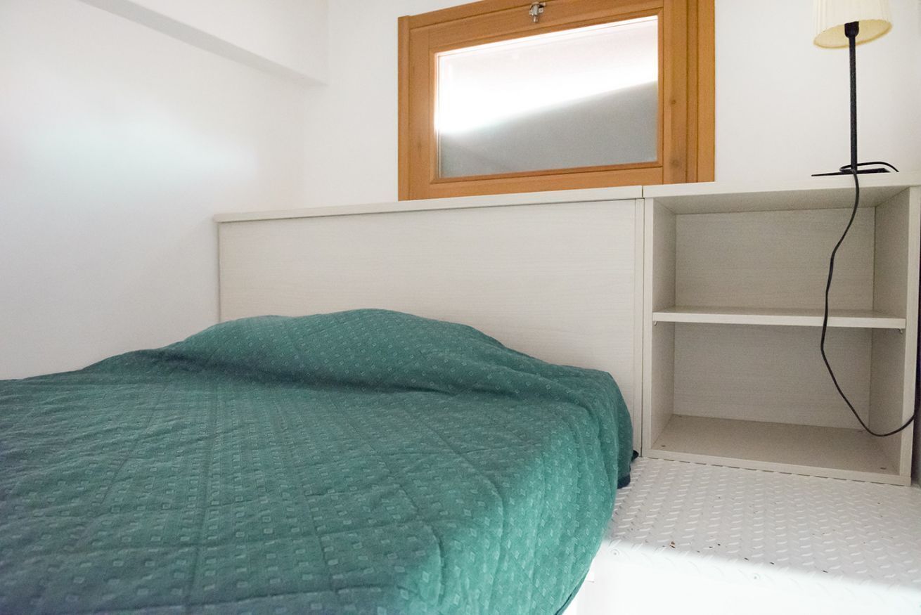 1 bedroom, bed sheets