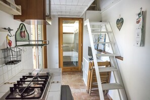 Fridge, freezer - M225 - Marcelli, new one bedroom apartment with garden (Marcelli)