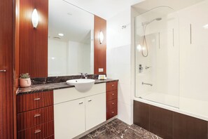 Shower, hair dryer, towels