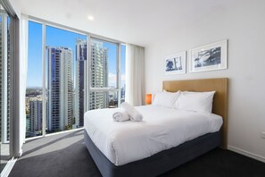 2 bedrooms, desk, iron/ironing board, free WiFi - Apartment 12301 - Level 23 2 bedroom H Residence LARGE SMART TV's - OCEAN (Gold Coast)