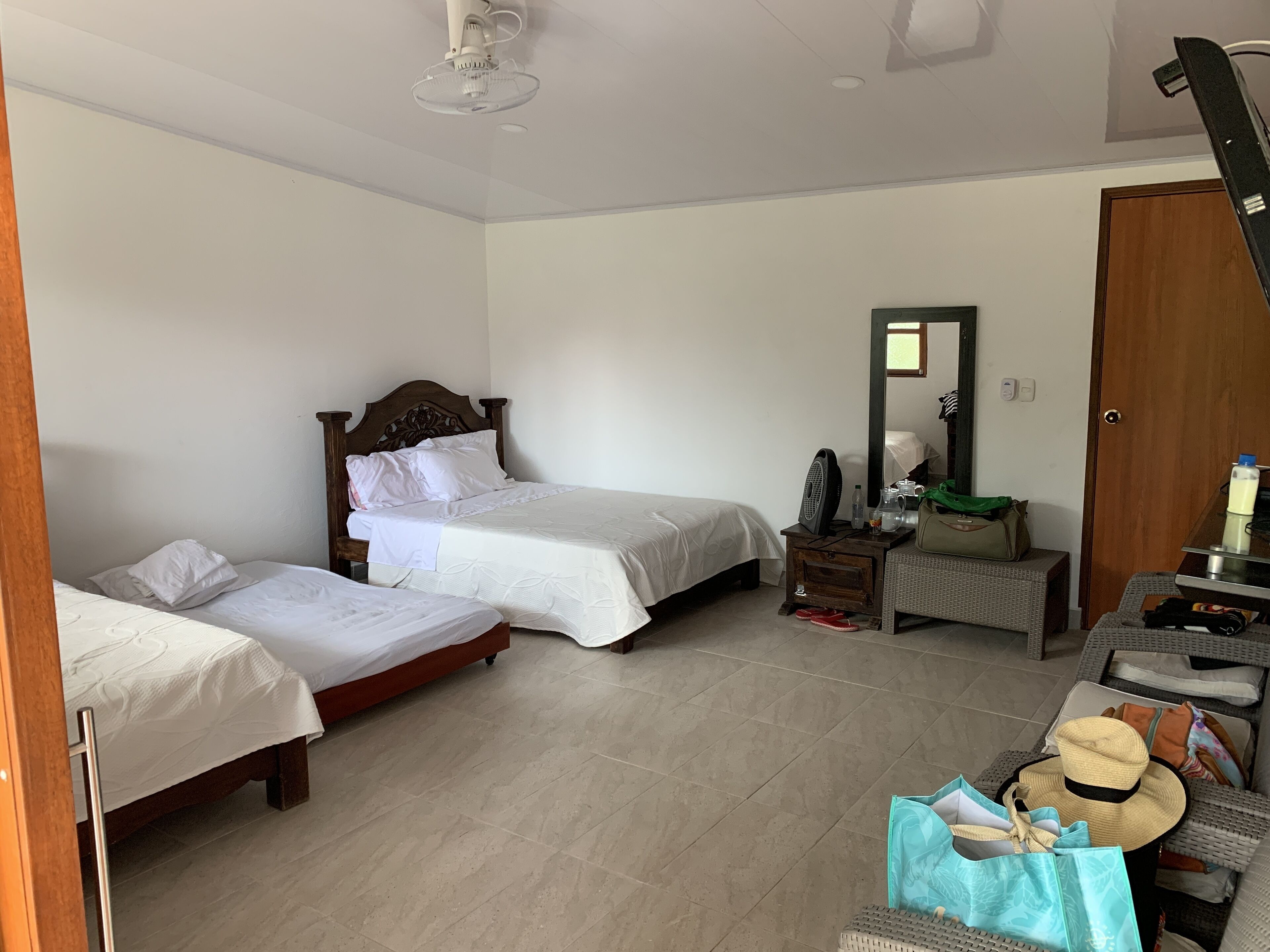 3 多间卧室、免费 WiFi、床单