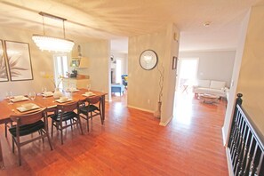 Dining - Mountain Views & Solitude. This is Shadow Ridge. Hot Tub. (Fletcher)