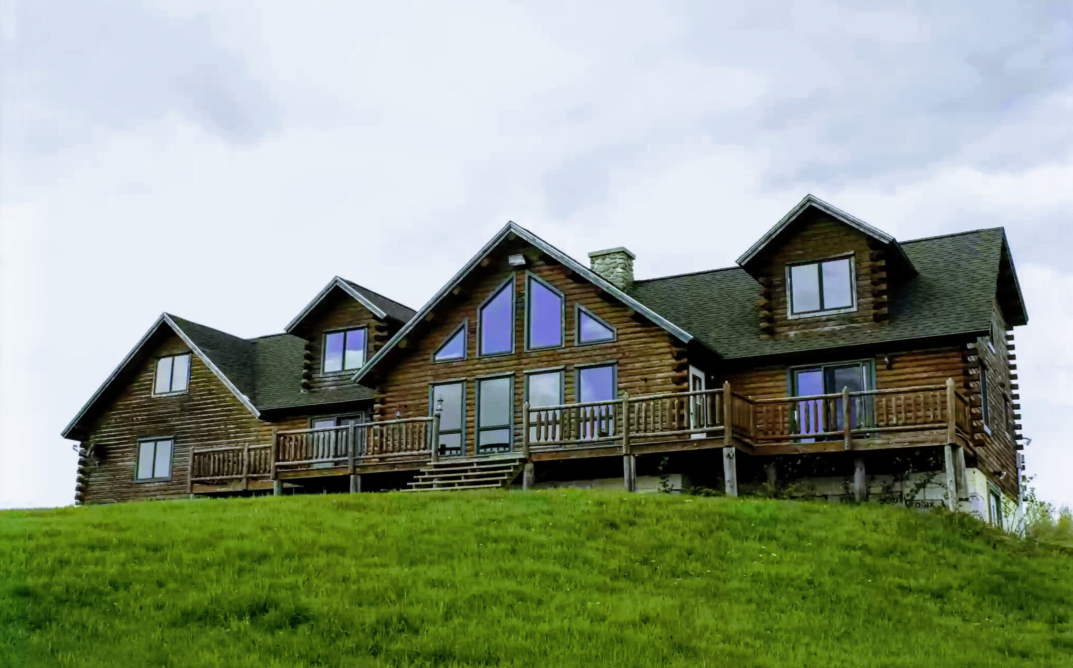 3500 sq ft Lodge with mountain views I Northern Maine