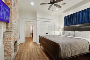 Schreibtisch, Bügeleisen/Bügelbrett, Reisekinderbett, kostenloses WLAN