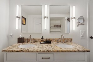 Unclassified image, 2 of 35, button