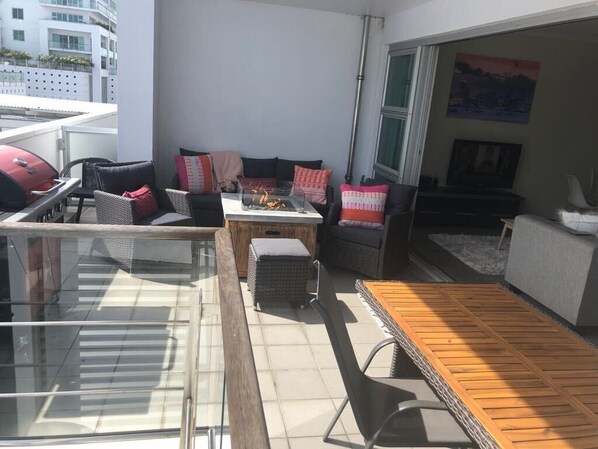 Outdoor dining - Princes Wharf on the water (Auckland CBD)