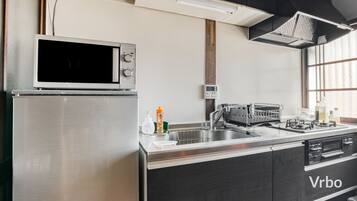 Fridge, microwave, stovetop, electric kettle