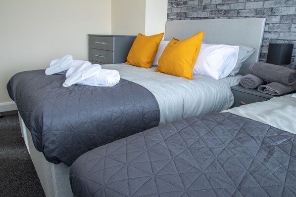 3 dormitorios, tabla de planchar con plancha, wifi gratis y ropa de cama