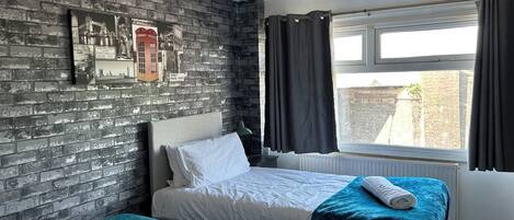 3 bedrooms, iron/ironing board, free WiFi, bed sheets