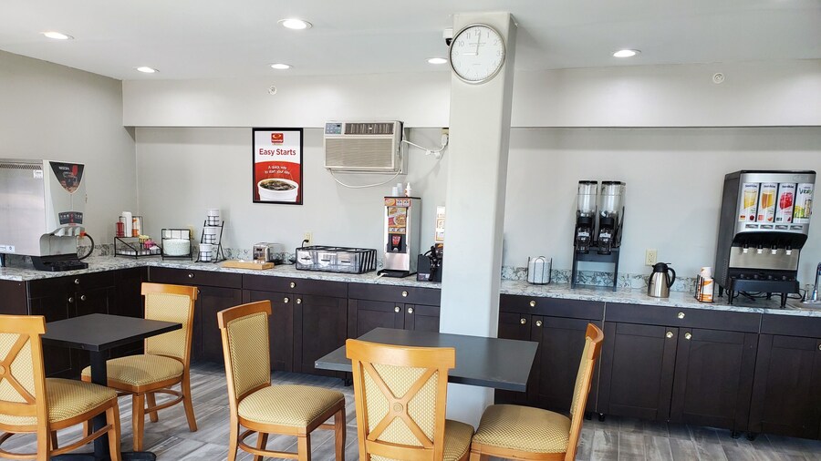 Econo Lodge Inn & Suites Mason City - Clear Lake