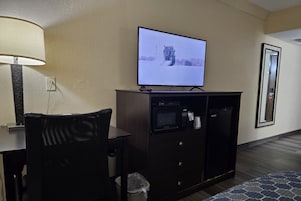 Espaço de trabalho para notebook, Wi-Fi de cortesia, roupa de cama