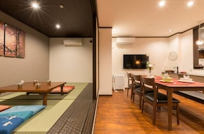 Dining - Permitted Properties Osaka sightseeing location, convenient access, family friendly, large room (大阪市浪速区恵美須東)