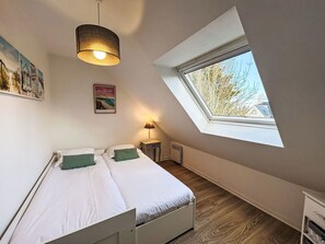 3 bedrooms, iron/ironing board, WiFi