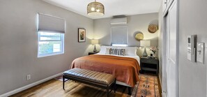 2 chambres, fer et planche à repasser, Wi-Fi, draps fournis