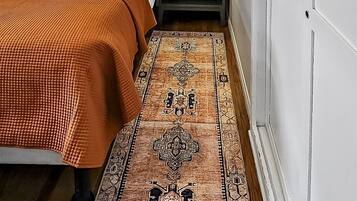 2 chambres, fer et planche à repasser, Wi-Fi, draps fournis