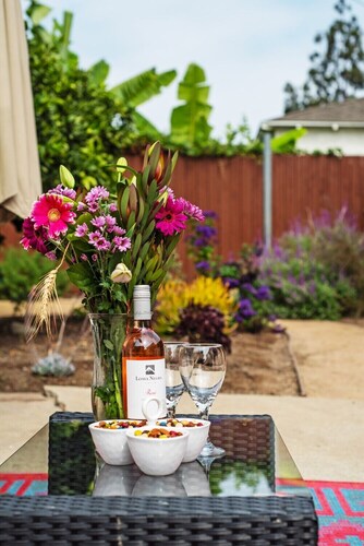 Yksityinen ja tilava kaupunkien keidas, jossa on pysäköinti!