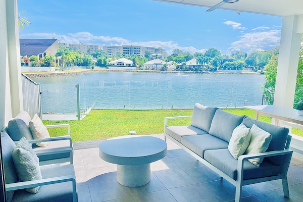 Luxury Villa | Terrace/patio