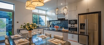 Luxury house★Regal Lakeside★near Beach,Quiet,Fresh