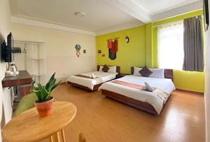 City-Vierbettzimmer | Bettwäsche aus ägyptischer Baumwolle, hochwertige Bettwaren, Minibar