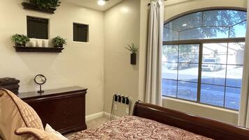 4 bedrooms, desk, iron/ironing board, travel crib