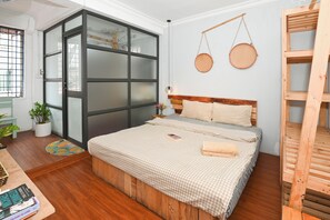 Family Suite | Bathroom | Shower, rainfall showerhead, free toiletries, hair dryer - Sunny Hanoi Homestay (Hanoi)