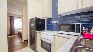 Apartment, 1 Bedroom, Garden View | Private kitchen | Fridge, microwave, electric kettle, blender