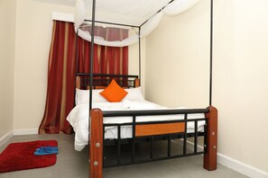 Villa, 1 Double Bed | 3 bedrooms, iron/ironing board, free WiFi - Nairobi Airport Mansionette (Nairobi)