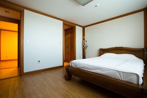 Royal-sviitti, valtamerinäköala (54 PY) | Pimennysverhot, silitysrauta/-lauta, ilmainen Wi-Fi