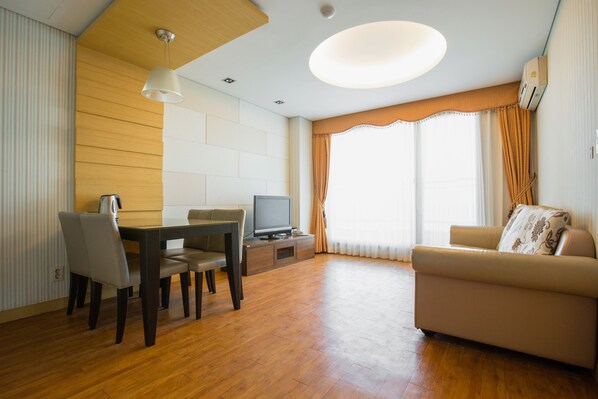 Blackout curtains, iron/ironing board, free WiFi