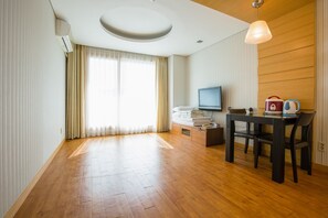 Standardzimmer (13 PY) | 1 Schlafzimmer, Verdunkelungsvorhänge, Bügeleisen/Bügelbrett