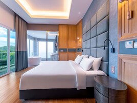 Down comforters, Select Comfort beds, minibar, in-room safe