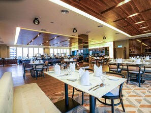 Tägliches Frühstücksbuffet gegen Gebühr