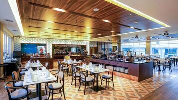 Café da manhã com buffet todos os dias mediante uma taxa