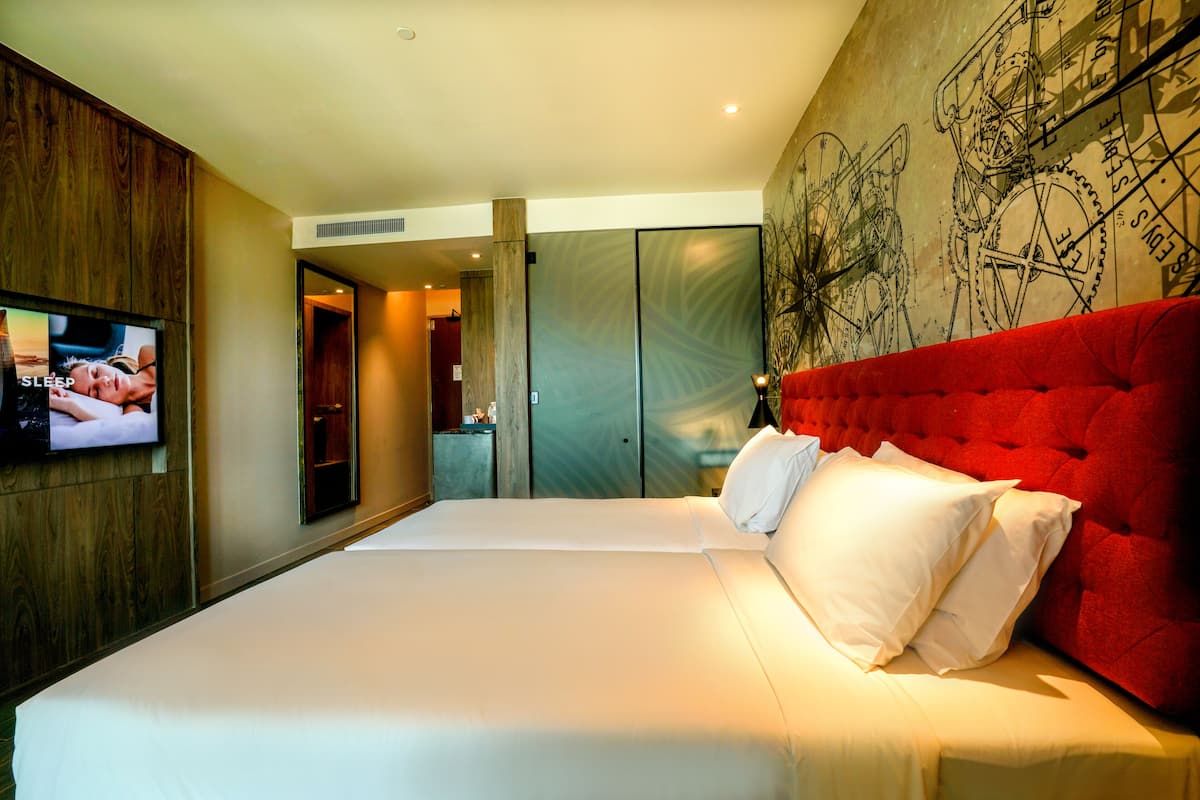 Down comforters, Select Comfort beds, minibar, in-room safe