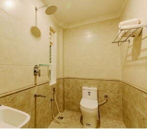 Douche, douche à « effet pluie », serviettes fournies