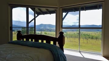 4 bedrooms, iron/ironing board, travel cot, free WiFi