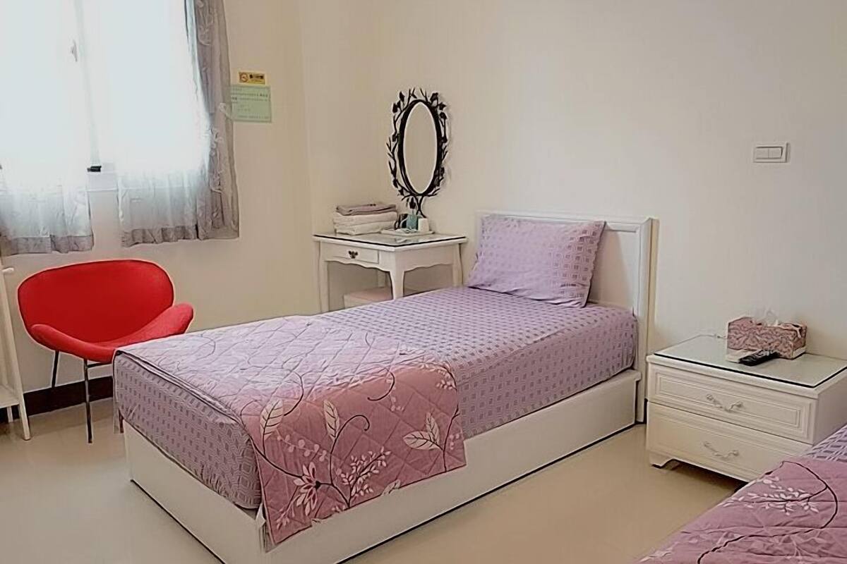 Blackout curtains, free WiFi, bed sheets