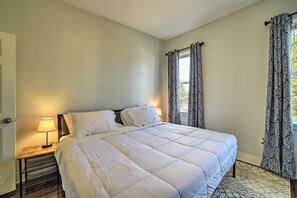5 bedrooms, desk, iron/ironing board, Internet - Home w/ Hot Tub < 2 Mi to Downtown Richmond! (Richmond)