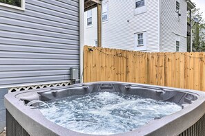 Outdoor spa tub - Home w/ Hot Tub < 2 Mi to Downtown Richmond! (Richmond)