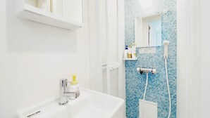 Bathroom sink - Ikebukuro 3 chome A (Tokyo)